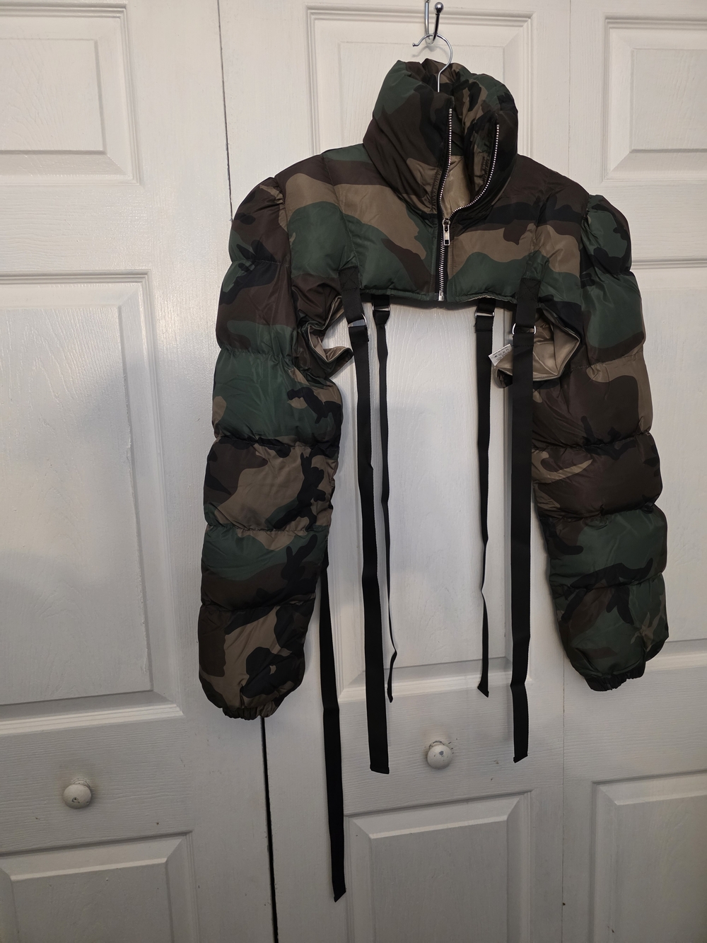 Cropped Camouflage Puffer Jacket with Straps